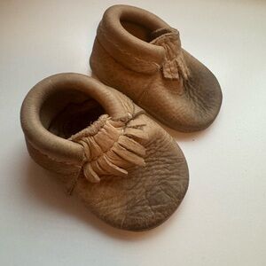 Brown size 1 Freshly Picked mocassins